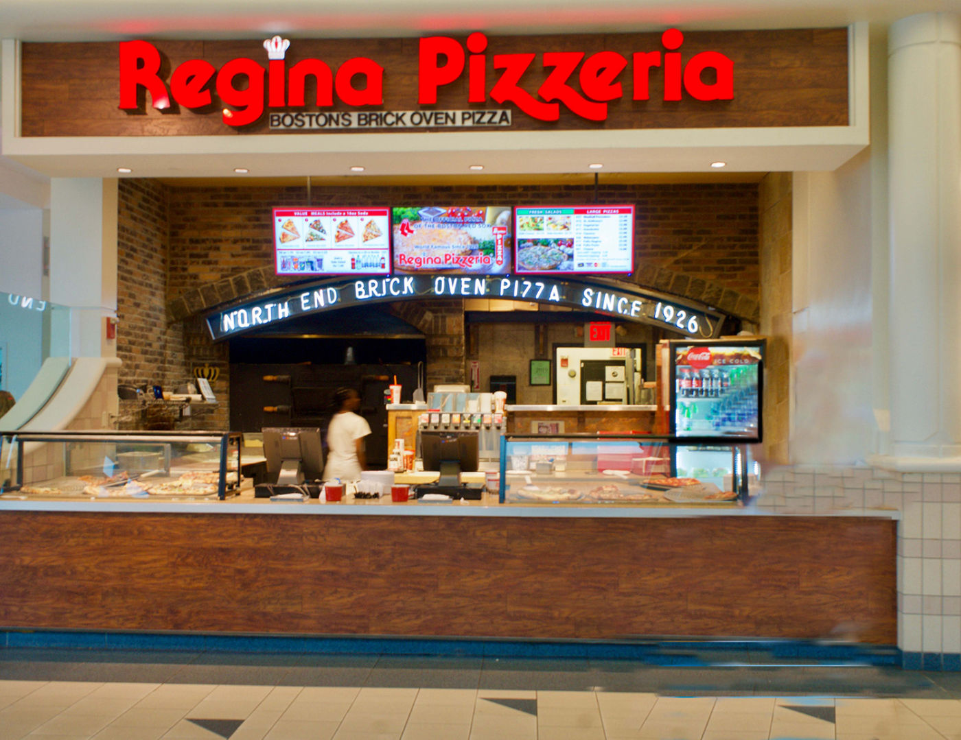 Regina Pizzeria at South Shore Plaza